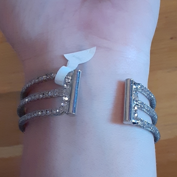 Dressbarn Bracelet - Picture 3 of 4